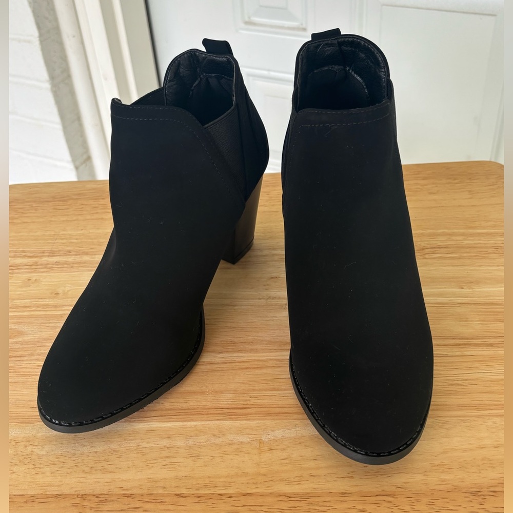 Pretty black booties